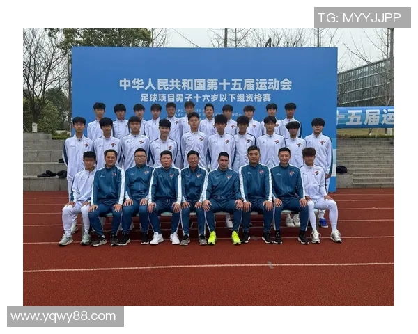 全运会精彩回顾：成都足球队默契配合展现团队精神与竞技实力